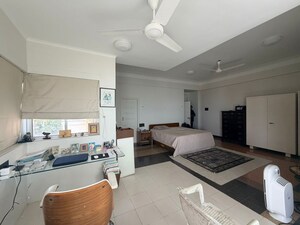 4 BHK Apartment For Sale in Marine Drive