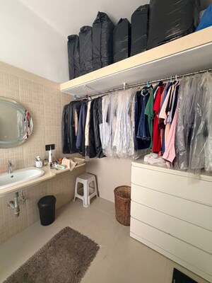 Team Area in 4 BHK Apartment at Marine Drive – for Sale