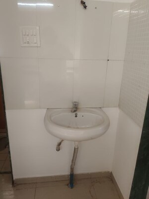 Bathroom in 3.5 BHK Apartment at Nageshwar CHS Somwar Peth, Somwar Peth – for Rent