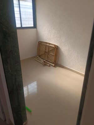 Room in 3.5 BHK Apartment at Nageshwar CHS Somwar Peth, Somwar Peth – for Rent