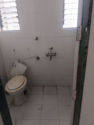 Bathroom in 3.5 BHK Apartment at Nageshwar CHS Somwar Peth, Somwar Peth – for Rent