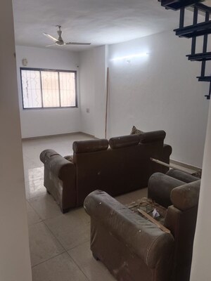 Living Room in 3.5 BHK Apartment at Nageshwar CHS Somwar Peth, Somwar Peth – for Rent