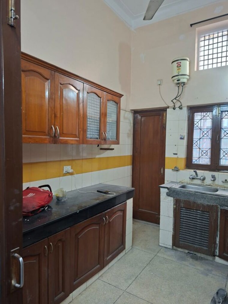 Kitchen, green park 3 Bedroom 2500 Sq.Ft. Builder Floor In Green Park Delhi 10309331