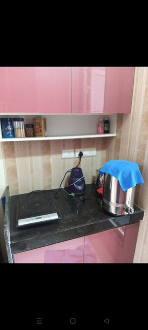 Furnished Amenities in 1.5 BHK Apartment at Sheth Zuri, Laxmi Nagar – for Rent