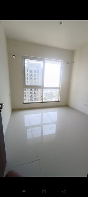 Room in 2 BHK Apartment at Sheth Zuri, Laxmi Nagar – for Rent