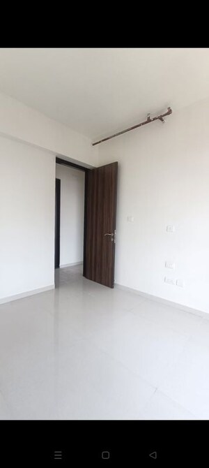 Room in 3 BHK Apartment at Sheth Zuri, Laxmi Nagar – for Rent