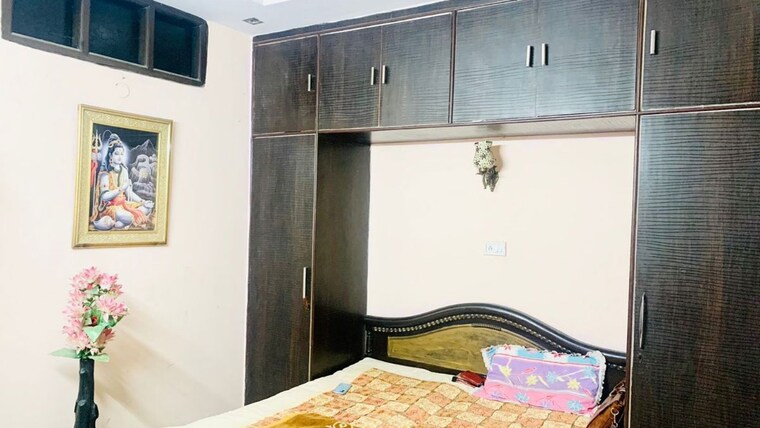 Room, ramesh nagar 2 Bedroom 100 Sq.Yd. Builder Floor In Ramesh Nagar Delhi 10309347