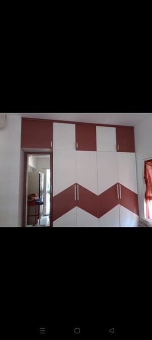 Room in 3 BHK Apartment at Lodha Amara, Kolshet Road – for Rent