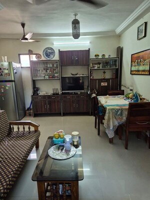 Team Area in 2 BHK Apartment at Allan Villa, Santacruz East – for Sale