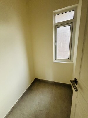 Room in 3 BHK Apartment at AIPL The Peaceful Homes, Sector 70a – for Rent