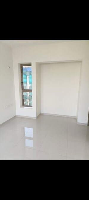Room in 2 BHK Apartment at Kalpataru Paramount, Kapur Bawdi – for Sale