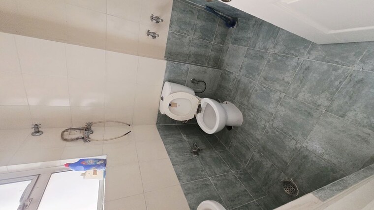 Bathroom, eldeco-green-meadows 2.5 Bedroom 1515 Sq.Ft. Apartment In Pi Greater Noida Greater Noida 9463445