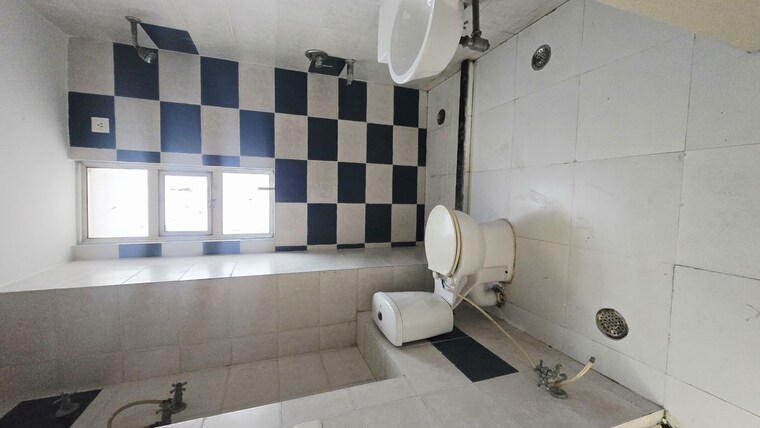 Bathroom, eldeco-green-meadows 2.5 Bedroom 1515 Sq.Ft. Apartment In Pi Greater Noida Greater Noida 9463445