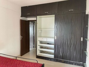 Bedroom in 2 BHK Apartment at Andheri West – for Rent