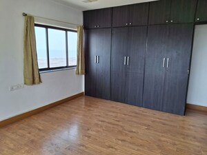 Room in 2 BHK Apartment at Breach Candy – for Rent