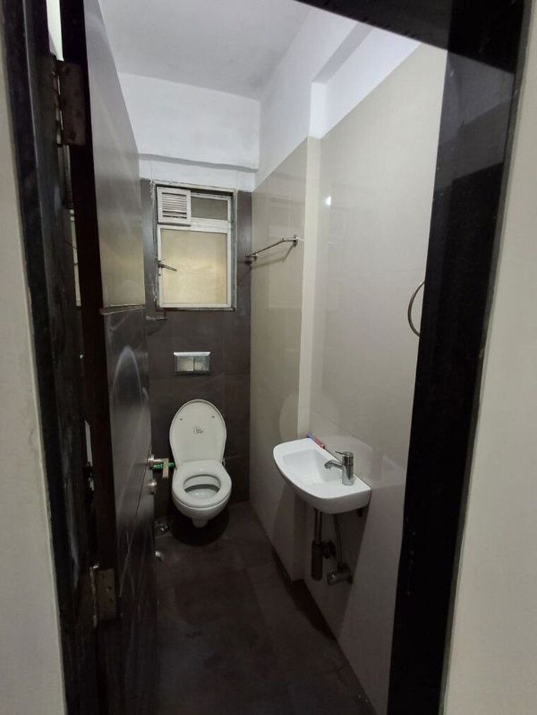 Bathroom, rockline-the-meridian-towers 1 Bedroom 460 Sq.Ft. Apartment In Ghatkopar West Mumbai 10309467