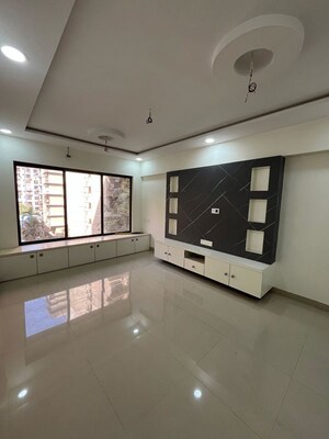 Room in 2 BHK Apartment at Crystal Prime Meridian, Ghatkopar East – for Rent