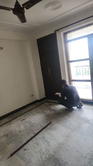 Room in 2 BHK Apartment at Vastu Apartments, Sector 55 – for Rent