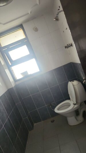 Bathroom in 3.5 BHK Apartment at Oasis Apartments, Sector 55 – for Rent