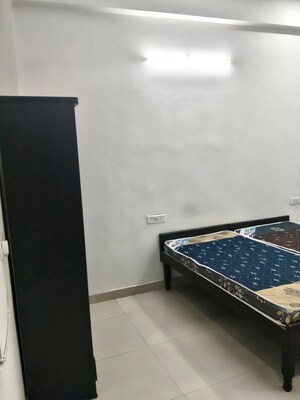 1 RK Builder Floor For Rent in ABCZ East Sapphire, Sector 45