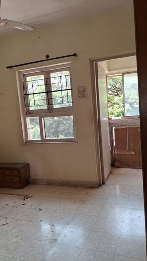 Room in 2 BHK Apartment at Raheja Township, Malad East – for Rent