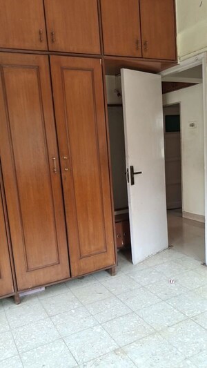 Room in 2 BHK Apartment at Raheja Township, Malad East – for Rent