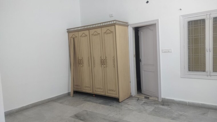 Room, jubilee hills Commercial Office Space 3500 Sq.Ft. In Jubilee Hills Hyderabad 10309520