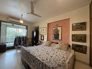 Bedroom in 2 BHK Apartment at Malabar Hill – for Rent
