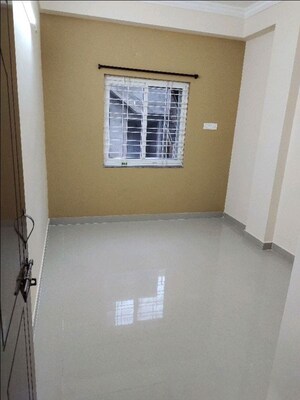 Room in 1 BHK Builder Floor at Somajiguda – for Rent
