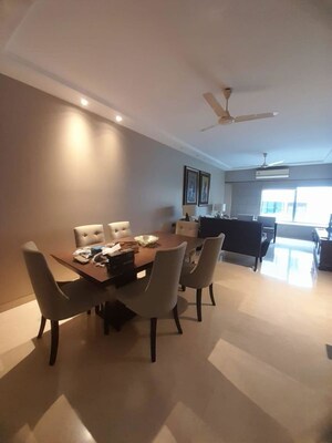 Room in 2 BHK Apartment at Malabar Hill – for Rent