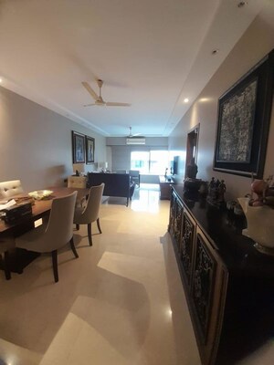 Team Area in 2 BHK Apartment at Malabar Hill – for Rent