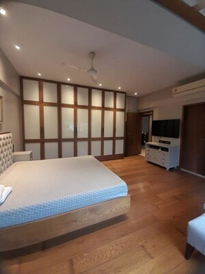 Bedroom in 2 BHK Apartment at Malabar Hill – for Rent