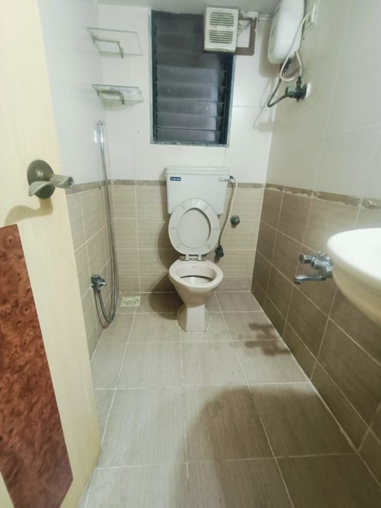 Bathroom, arun-vihar 3 Bedroom 1690 Sq.Ft. Apartment In Sector 29 Noida 10136845