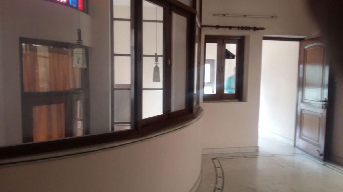 5 BHK + Servant Room 250 Sq.Mt. Villa in Stellar 135
