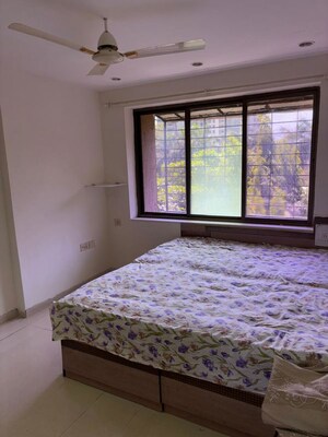 Bedroom in 3 BHK Apartment at Andheri West – for Rent