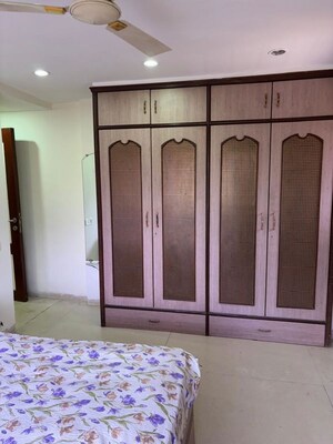 Bedroom in 3 BHK Apartment at Andheri West – for Rent
