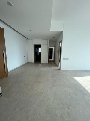 Room in 4 BHK Apartment at Rustomjee Crown, Prabhadevi – for Rent