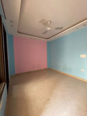 Room in 2 BHK Apartment at Chattarpur – for Rent