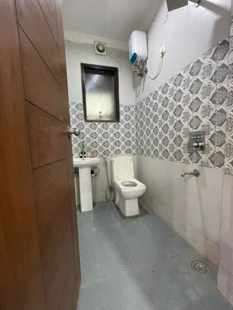 Bathroom, chattarpur 2 Bedroom 850 Sq.Ft. Apartment In Chattarpur Delhi 10309567