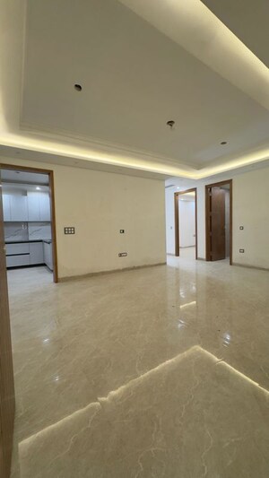 Room in 3 BHK Apartment at Chattarpur – for Rent