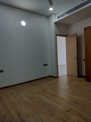 Room in 4 BHK Apartment at Rustomjee Crown, Prabhadevi – for Rent