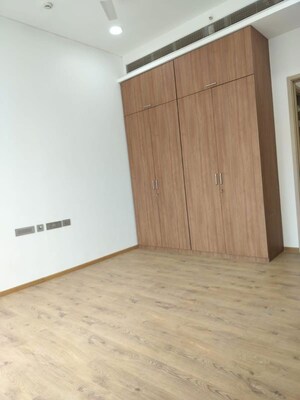 Room in 4 BHK Apartment at Rustomjee Crown, Prabhadevi – for Rent