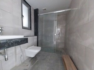 Room in 4 BHK Apartment at Rustomjee Crown, Prabhadevi – for Rent