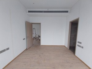 Room in 4 BHK Apartment at Rustomjee Crown, Prabhadevi – for Rent