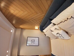 Staircase in 5 BHK Apartment at Lakshachandi Apartments Goregaon East, Goregaon East – for Rent