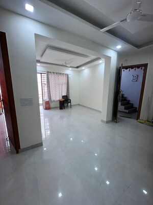 Room in 3 BHK Builder Floor at Sector 10 – for Rent