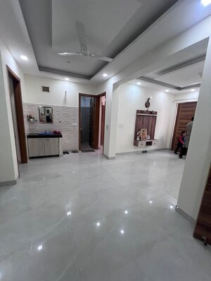 Parking in 3 BHK Builder Floor at Sector 10 – for Rent