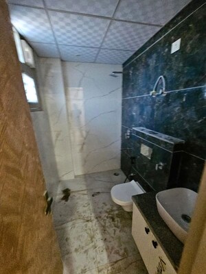 Team Area in 3 BHK Builder Floor at Sector 10 – for Rent