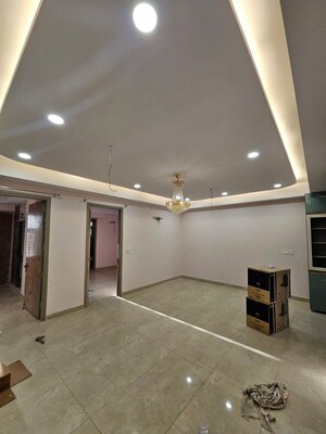 Room in 3 BHK Builder Floor at Sector 10 – for Rent