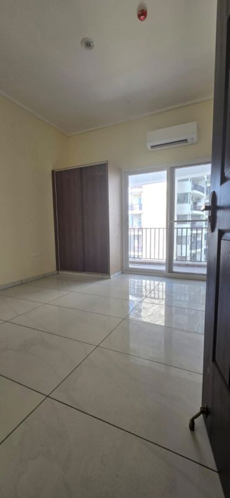 Room, amrapali-platinum 3.5 Bedroom 1700 Sq.Ft. Apartment In Sector 119 Noida 10309657